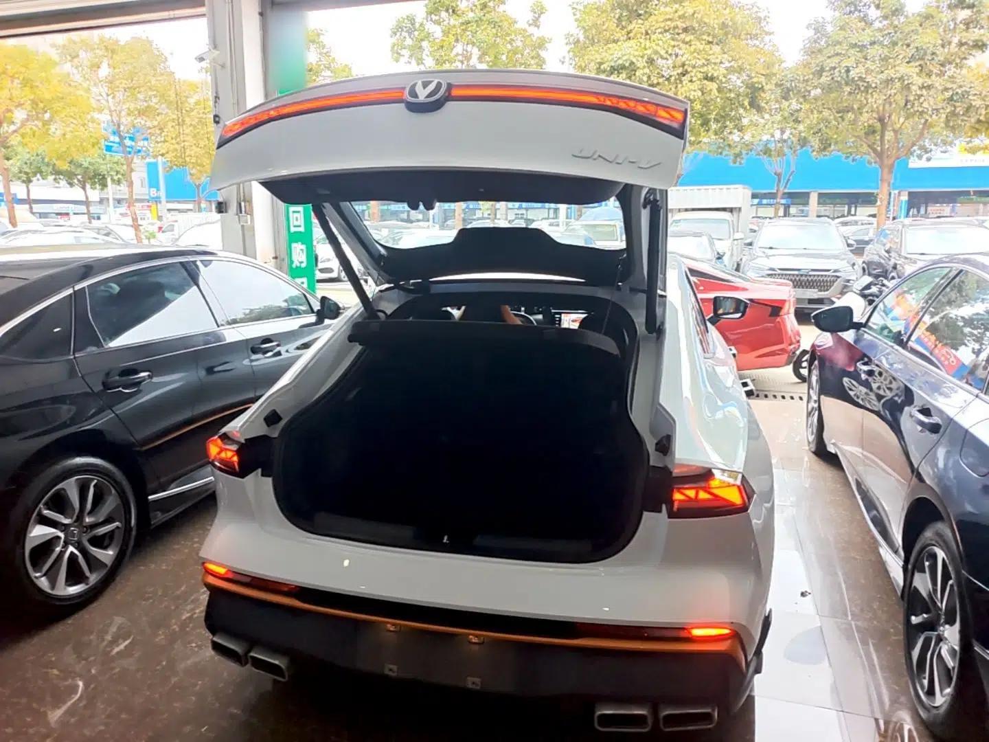 CHANGAN UNI-V 2025 1.5T 500Bar Prestige Sporty Version — миниатюра 22