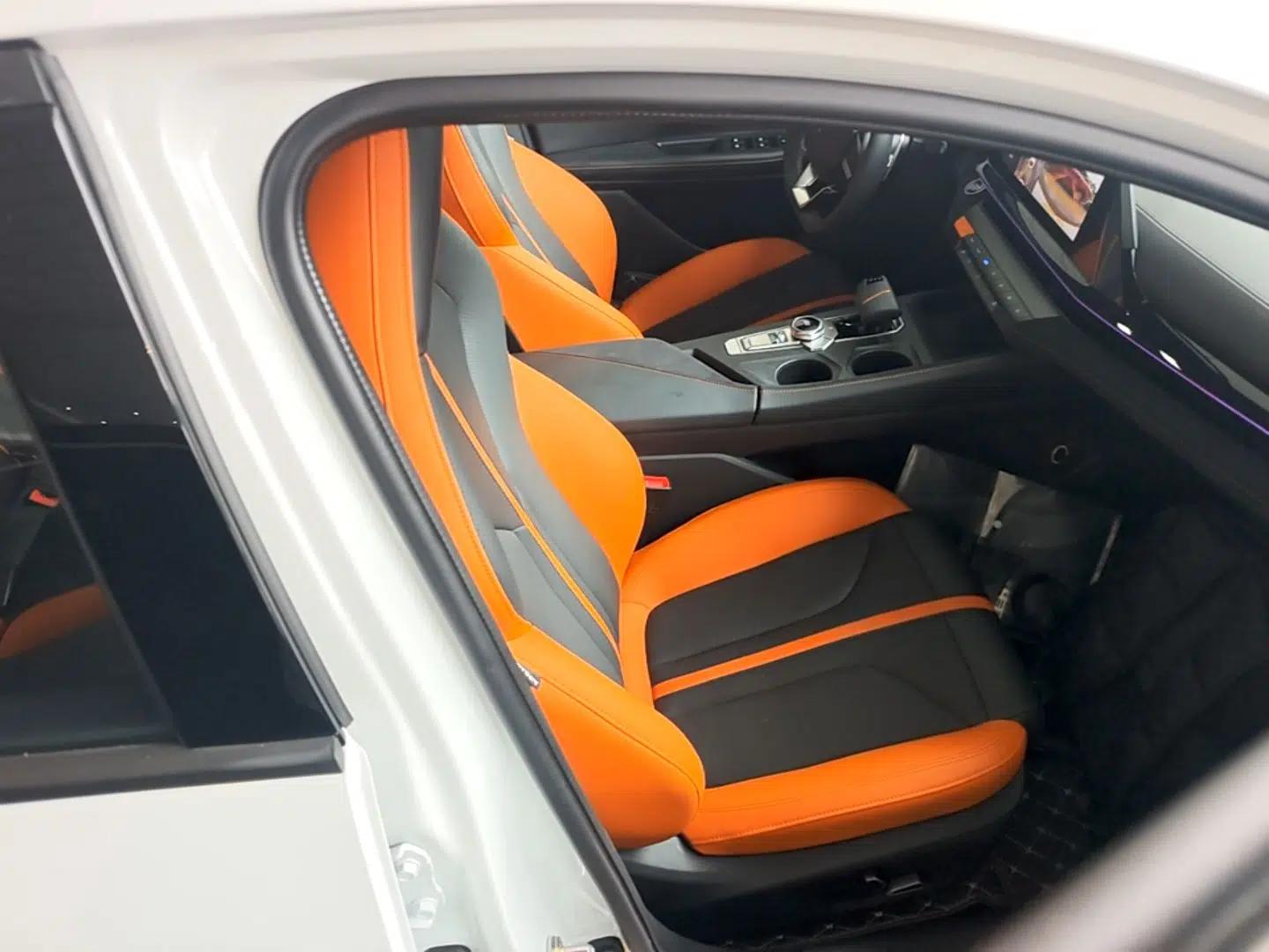 CHANGAN UNI-V 2025 1.5T 500Bar Prestige Sporty Version — миниатюра 23