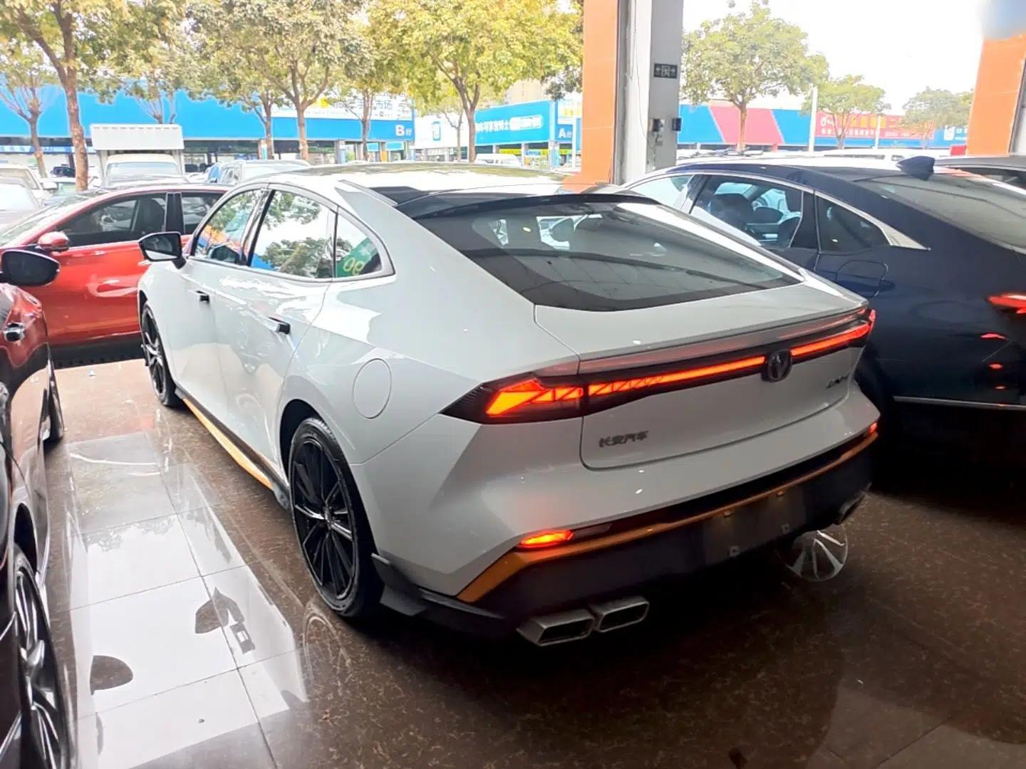 CHANGAN UNI-V 2025 1.5T 500Bar Prestige Sporty Version — миниатюра 4