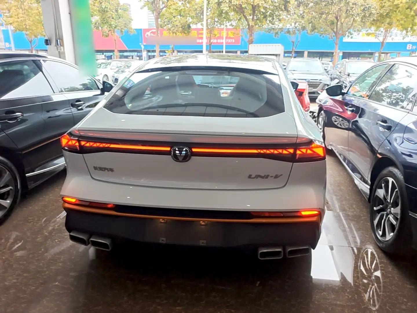 CHANGAN UNI-V 2025 1.5T 500Bar Prestige Sporty Version — миниатюра 5