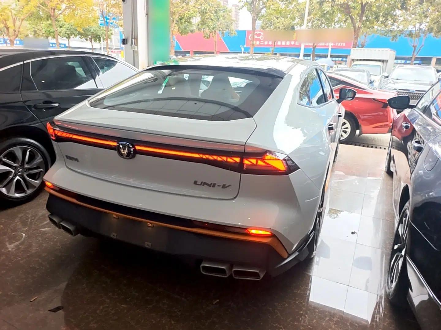 CHANGAN UNI-V 2025 1.5T 500Bar Prestige Sporty Version — миниатюра 6