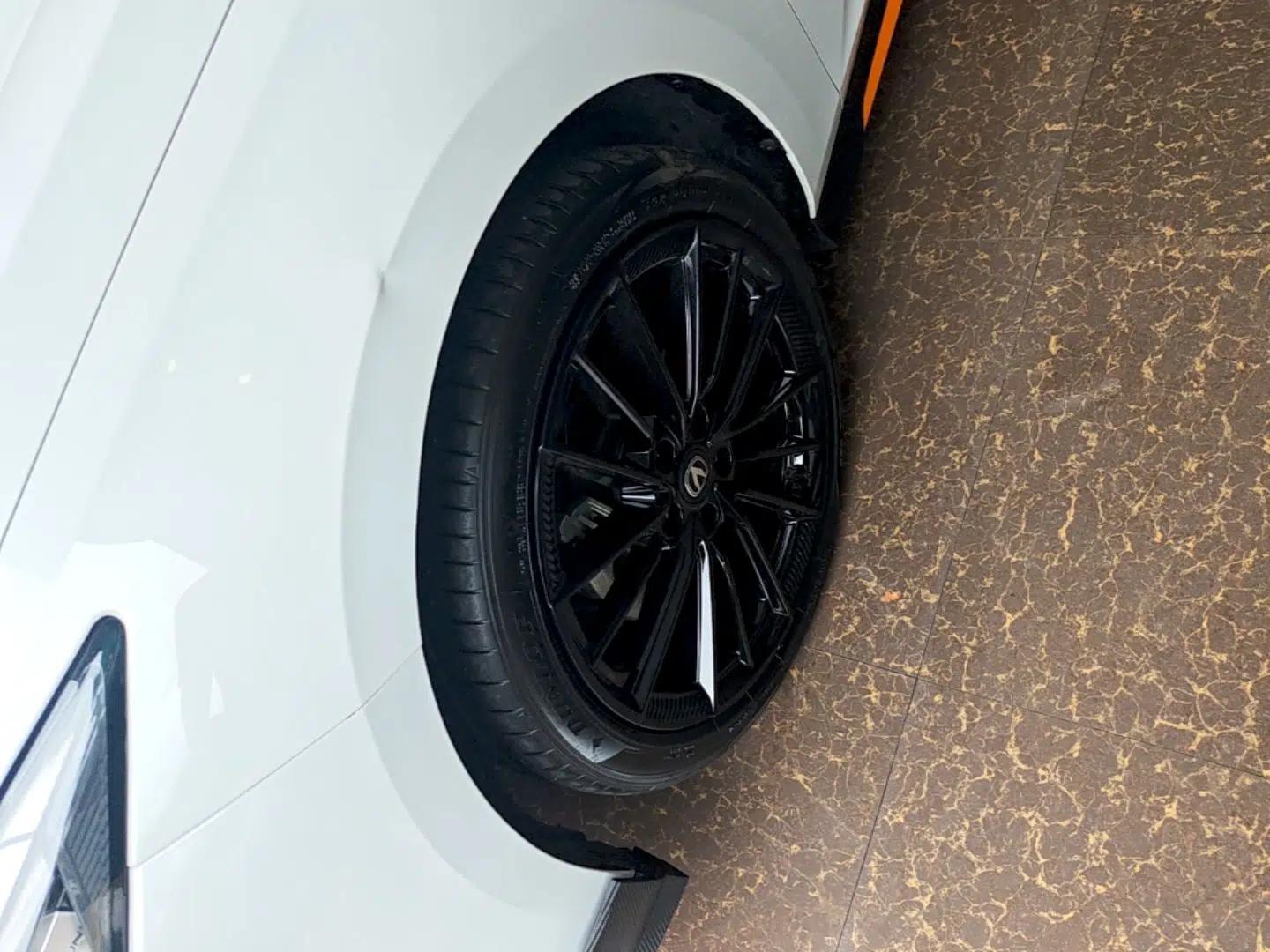 CHANGAN UNI-V 2025 1.5T 500Bar Prestige Sporty Version — миниатюра 8