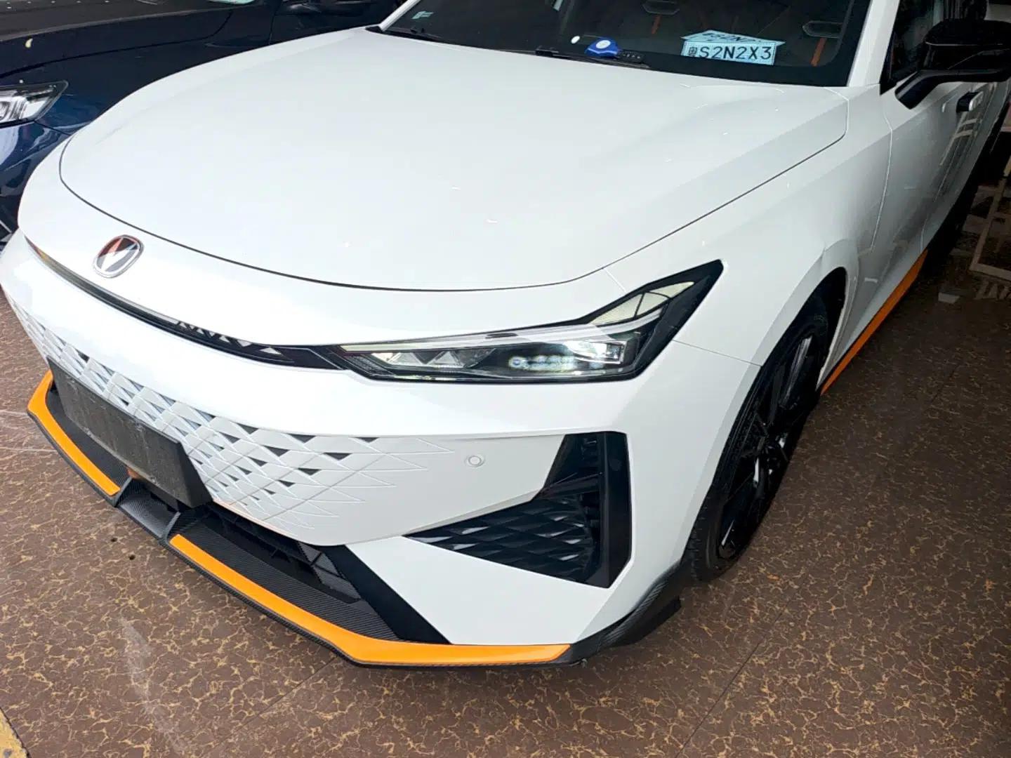CHANGAN UNI-V 2025 1.5T 500Bar Prestige Sporty Version — миниатюра 9