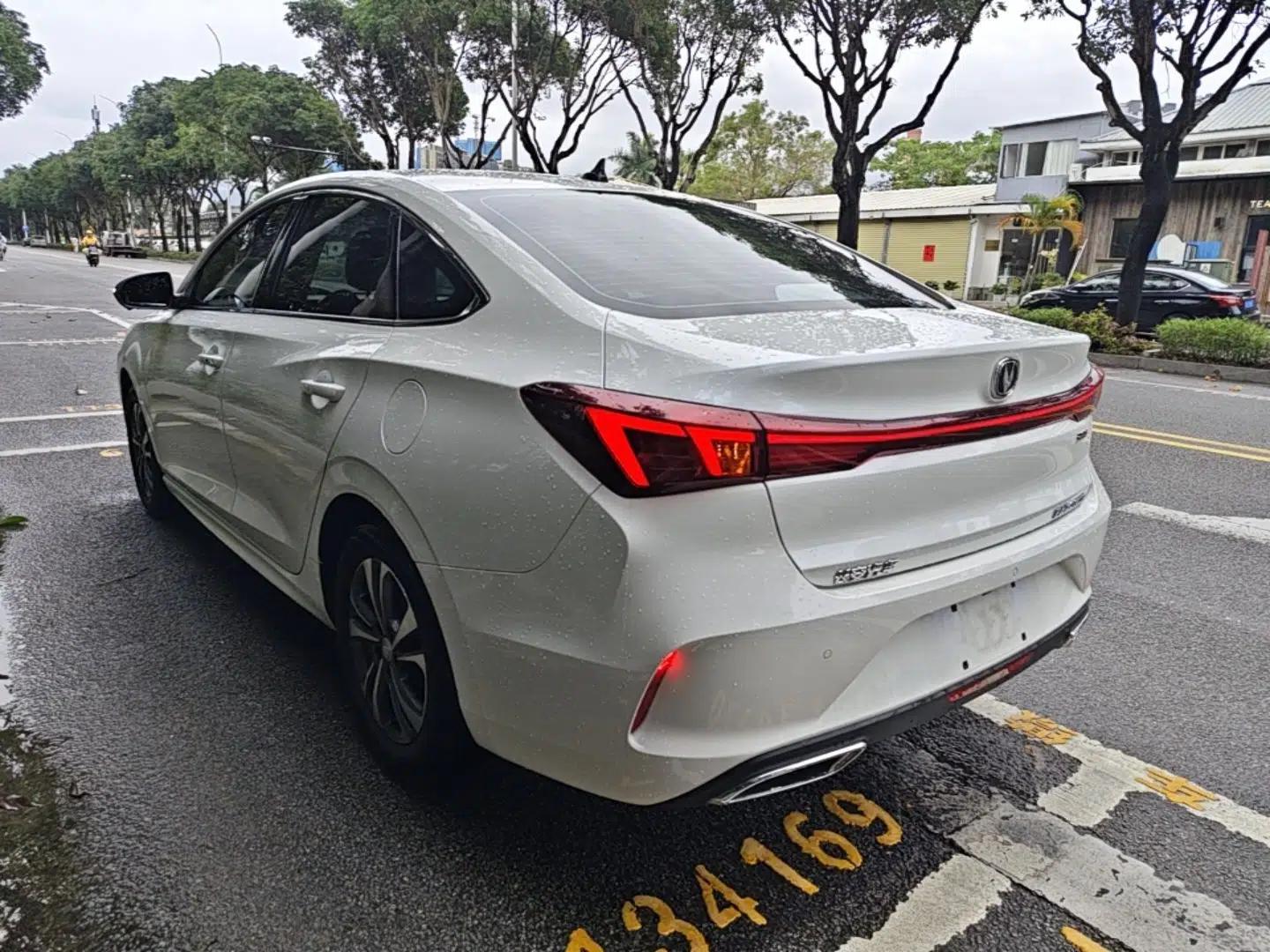 CHANGAN Eado 2023 Changan Edition PLUS Blue Whale NE 1.4T GDI DCT Prestige Version — миниатюра 4