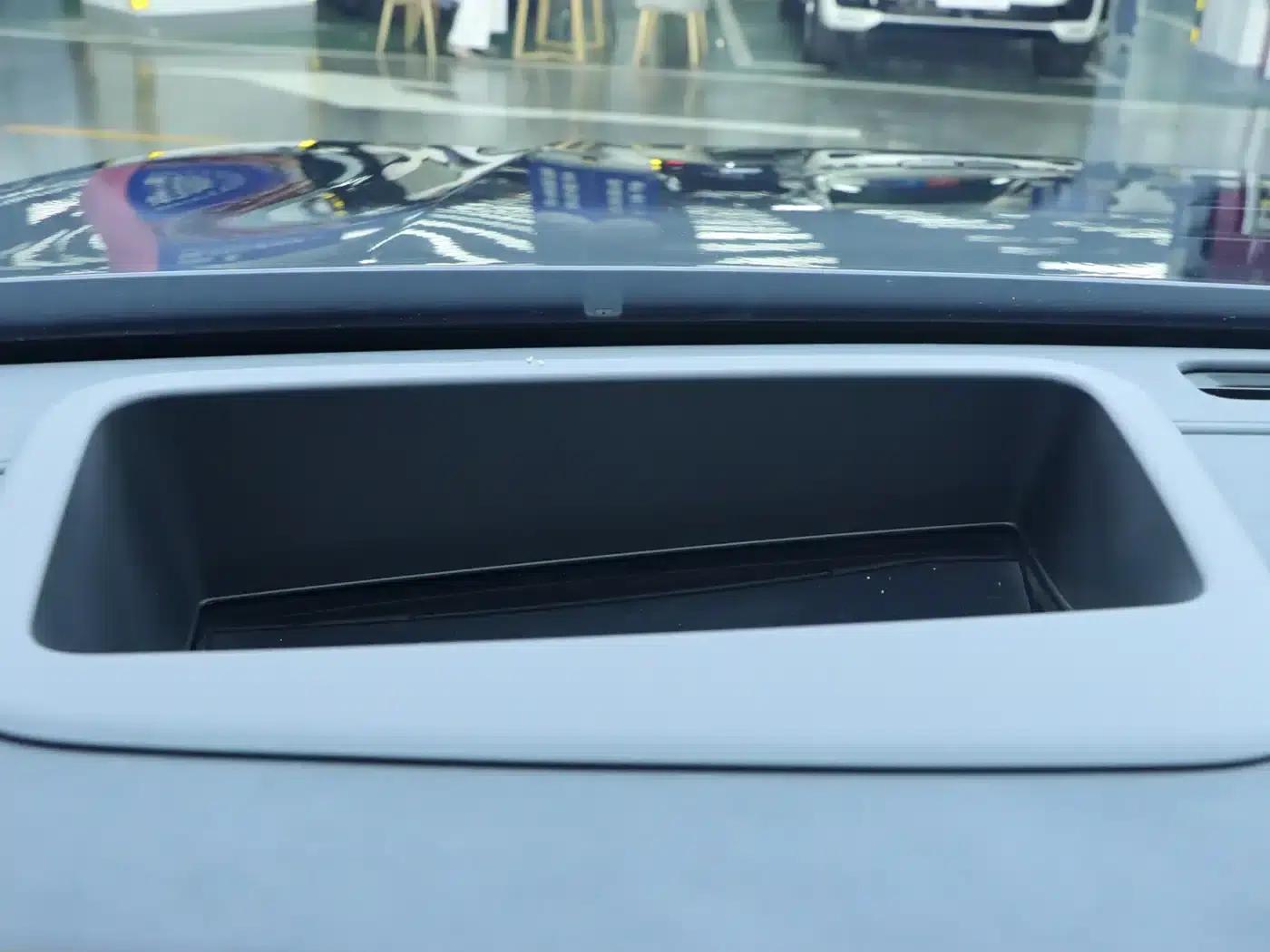 Wenjie M8 2025 Range Extended Max+ Version 53.4kWh 5-Seat Version (192-line LiDAR) — миниатюра 22