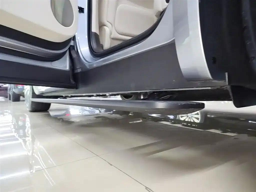 Wenjie M8 2025 Ultra Extended Range Edition (53.4kWh, 5-seater, 192-line LiDAR) — миниатюра 22