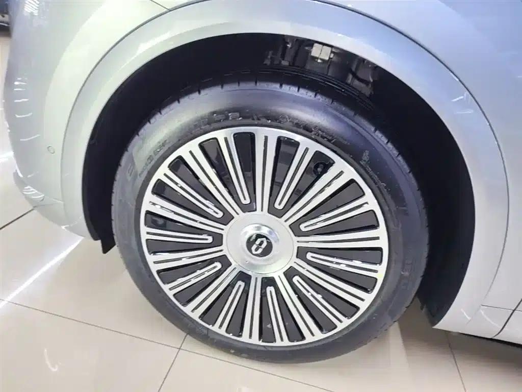 Wenjie M8 2025 Ultra Extended Range Edition (53.4kWh, 5-seater, 192-line LiDAR) — миниатюра 23
