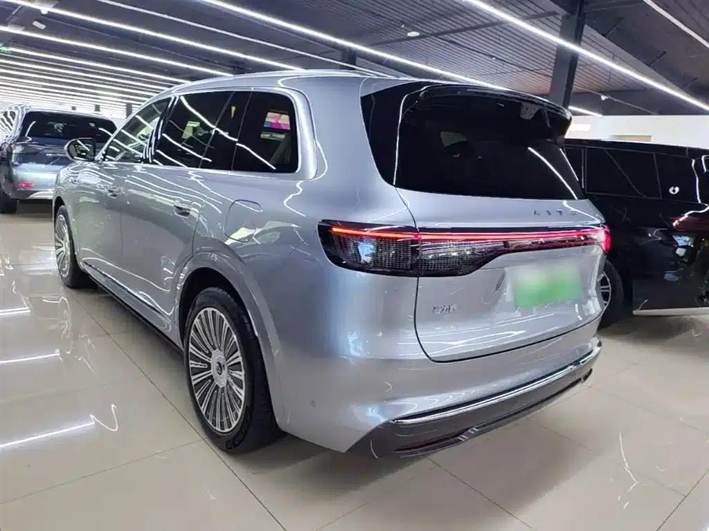 Wenjie M8 2025 Ultra Extended Range Edition (53.4kWh, 5-seater, 192-line LiDAR) — миниатюра 5