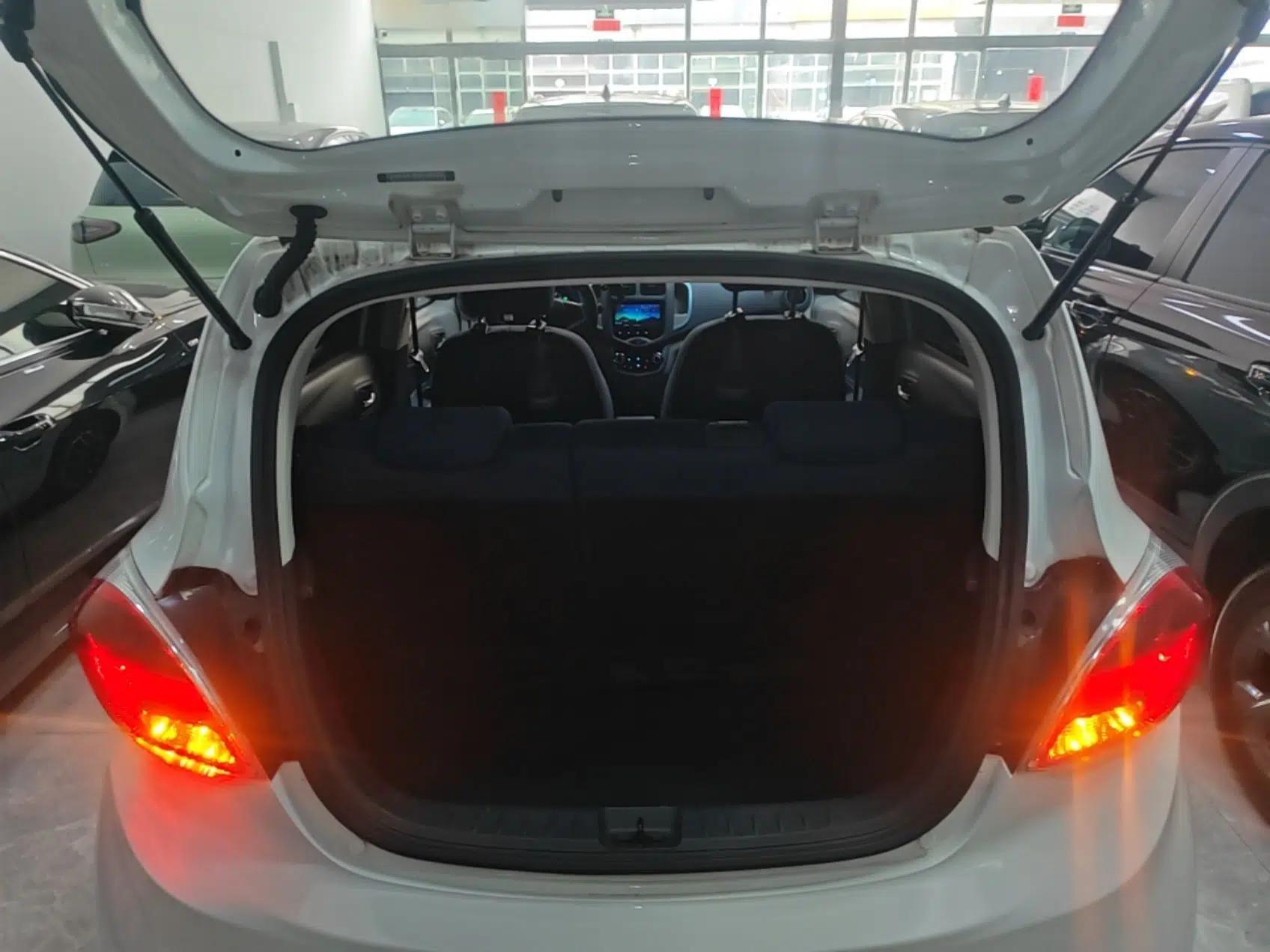 CHANGAN Benni E-Star 2021 National Edition Colorful Version Lithium Iron Phosphate (31.86 kWh) — миниатюра 22