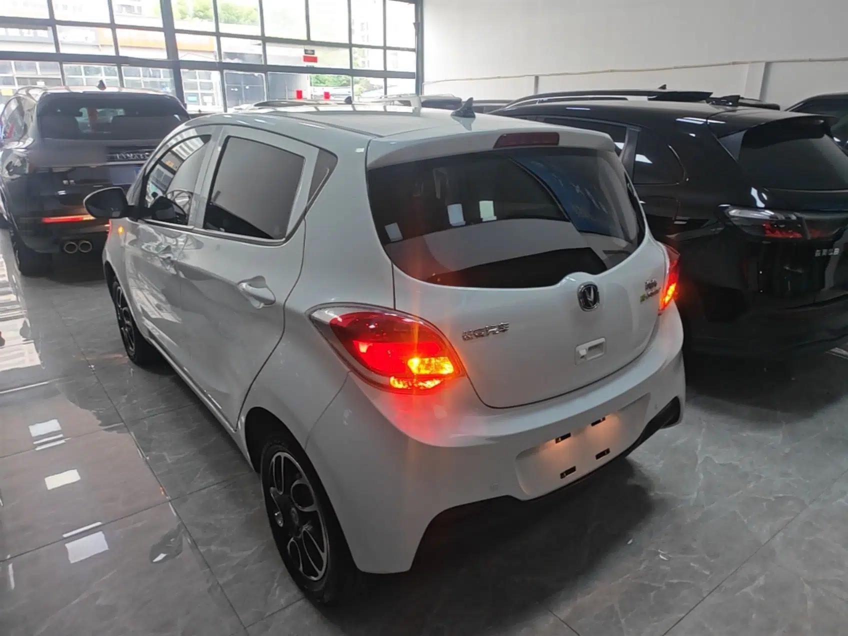 CHANGAN Benni E-Star 2021 National Edition Colorful Version Lithium Iron Phosphate (31.86 kWh) — миниатюра 4