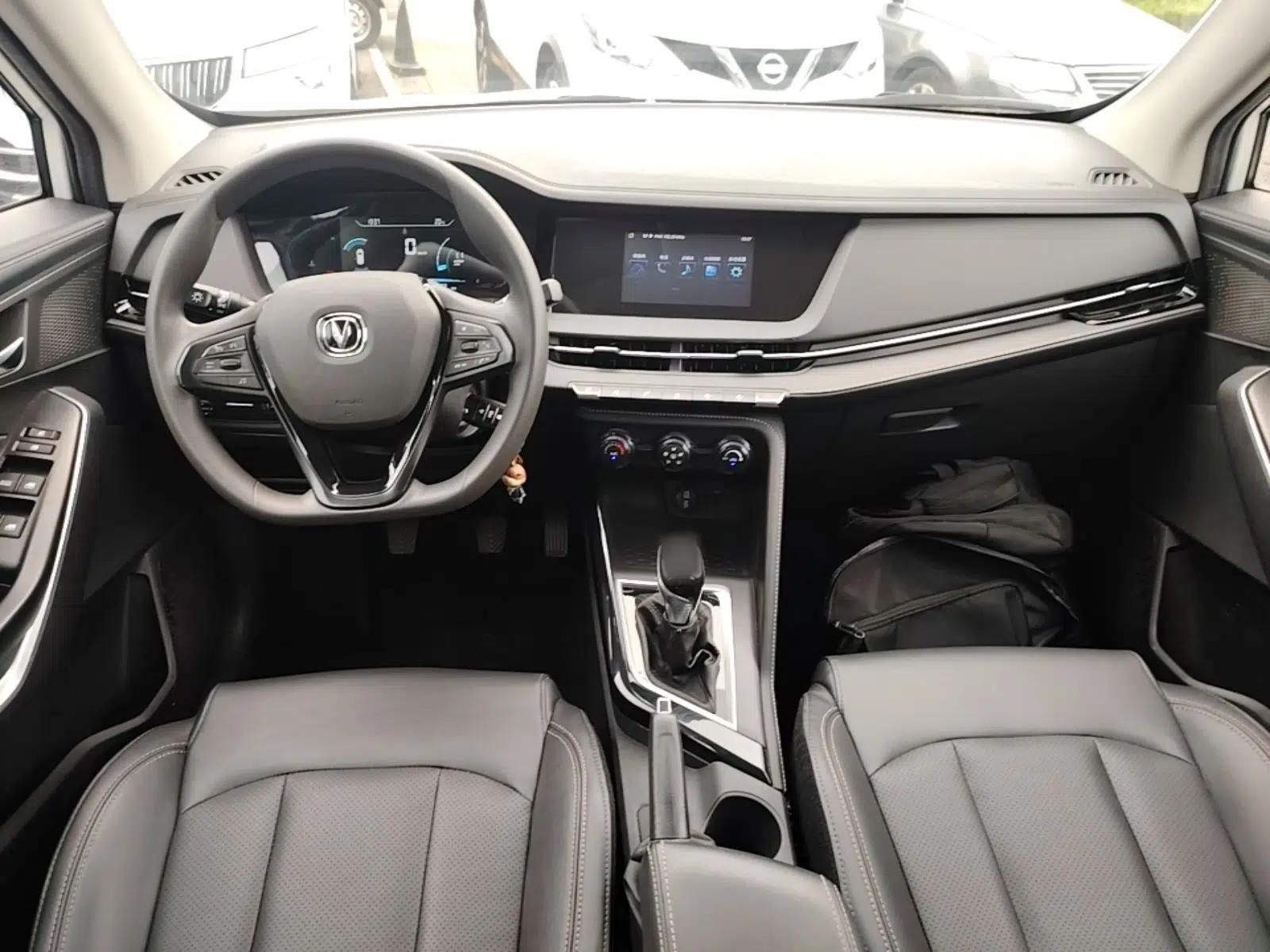 CHANGAN CS15 2021 1.5L Manual Entry-Level Trim — миниатюра 13