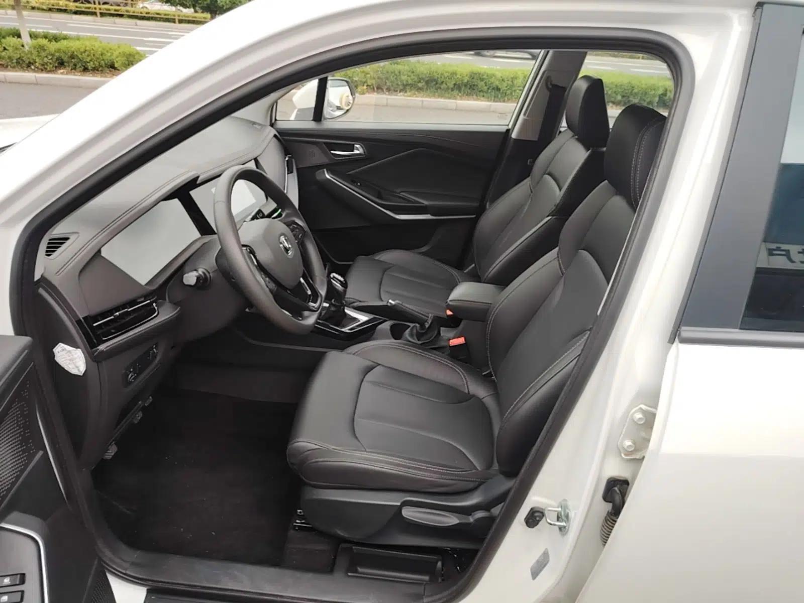 CHANGAN CS15 2021 1.5L Manual Entry-Level Trim — миниатюра 18