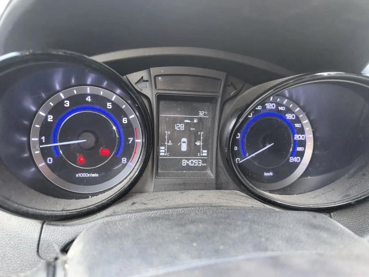 CHANGAN CS15 2016 1.5L Manual Luxury Edition — миниатюра 12