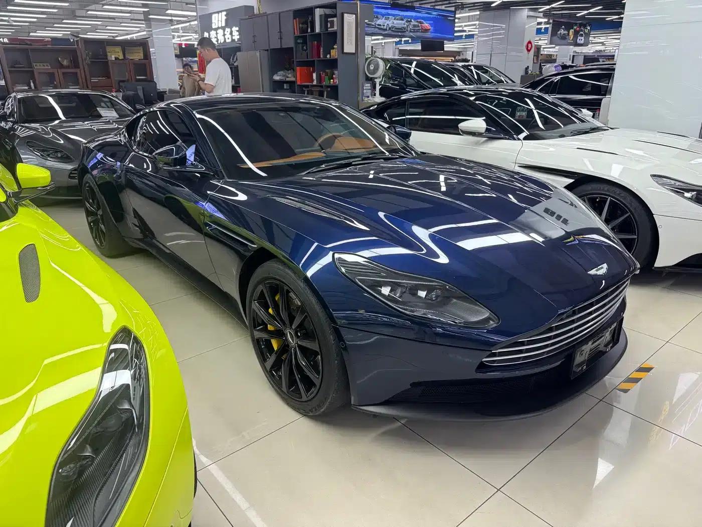 Aston Martin DB11 2019 4.0T V8 Coupe — миниатюра 2