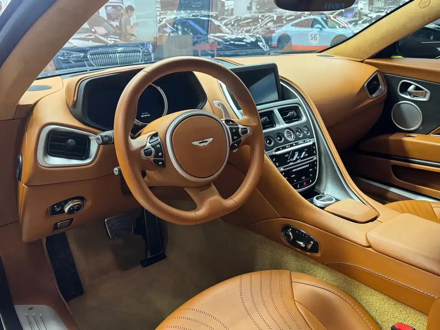 Aston Martin DB11 2019 4.0T V8 Coupe — миниатюра 5