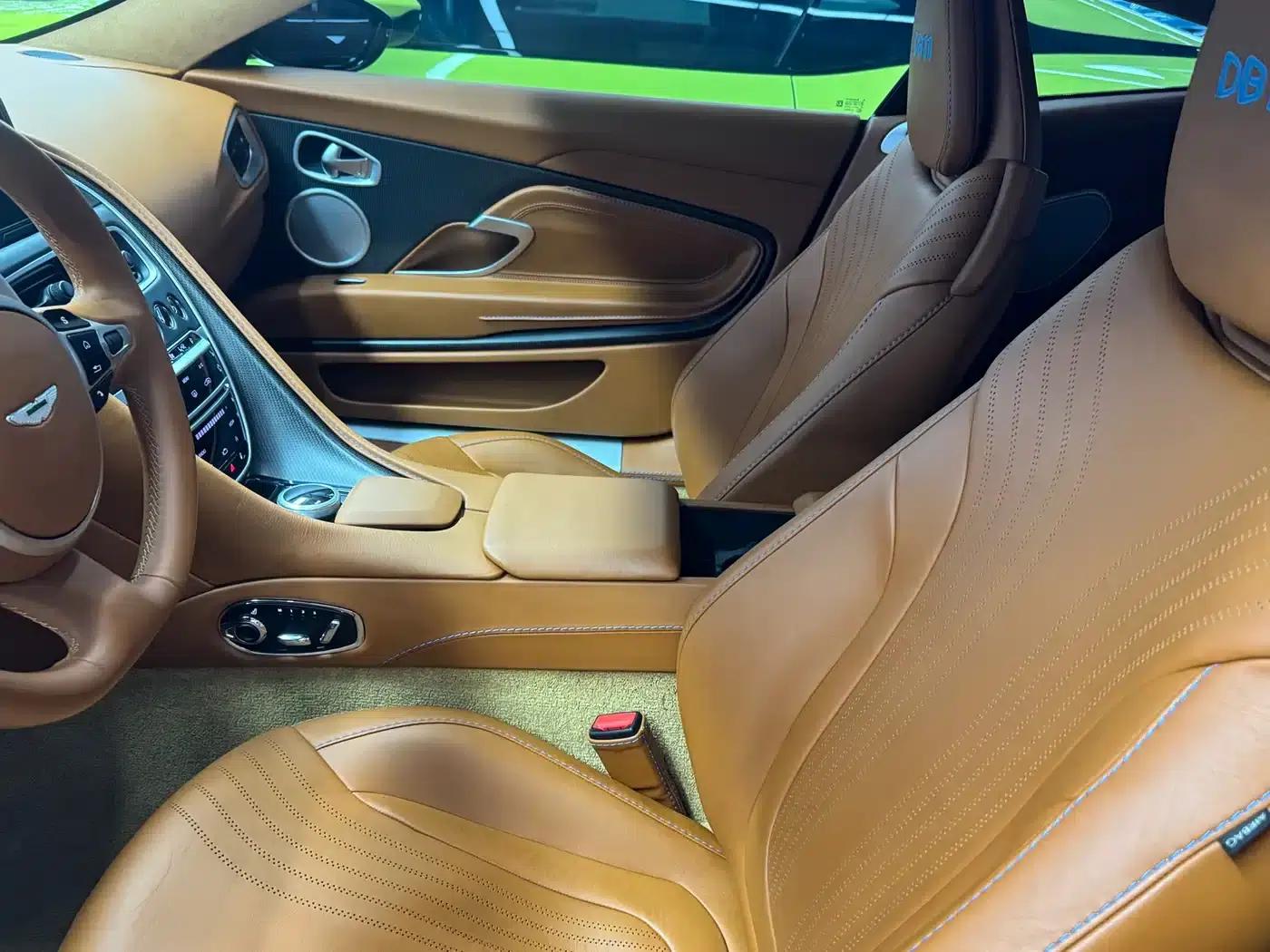 Aston Martin DB11 2019 4.0T V8 Coupe — миниатюра 6