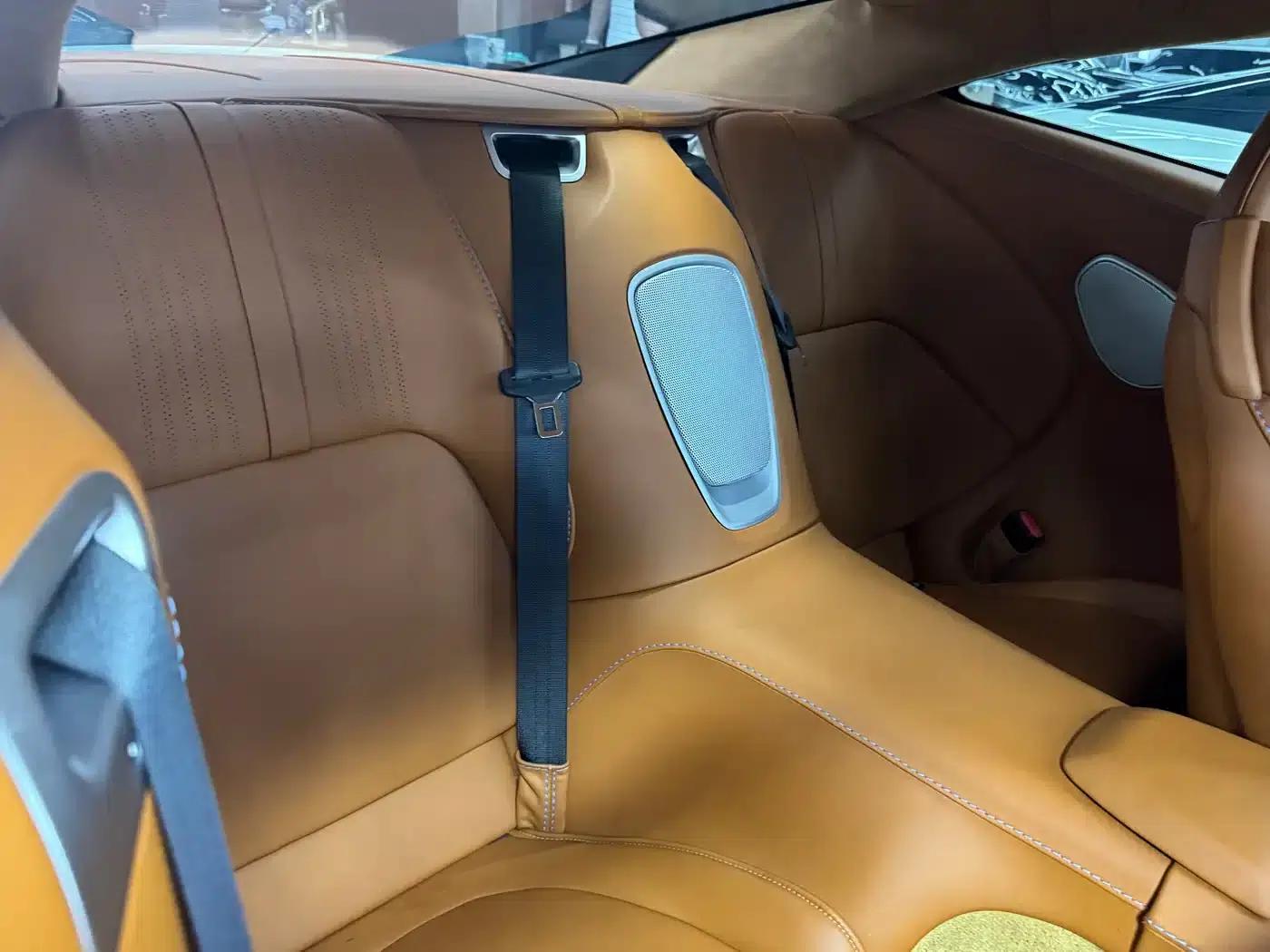 Aston Martin DB11 2019 4.0T V8 Coupe — миниатюра 10