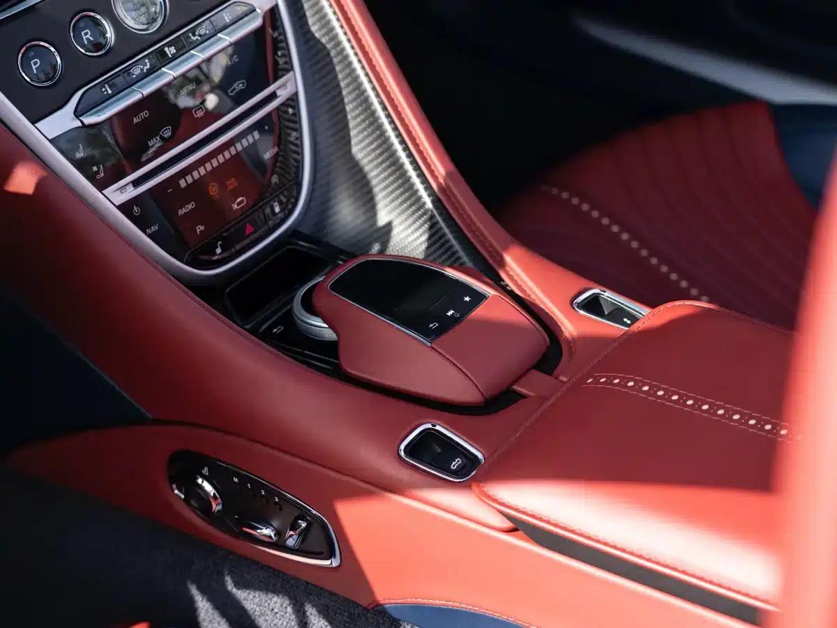 Aston Martin DB11 2019 4.0T V8 Volante — миниатюра 13