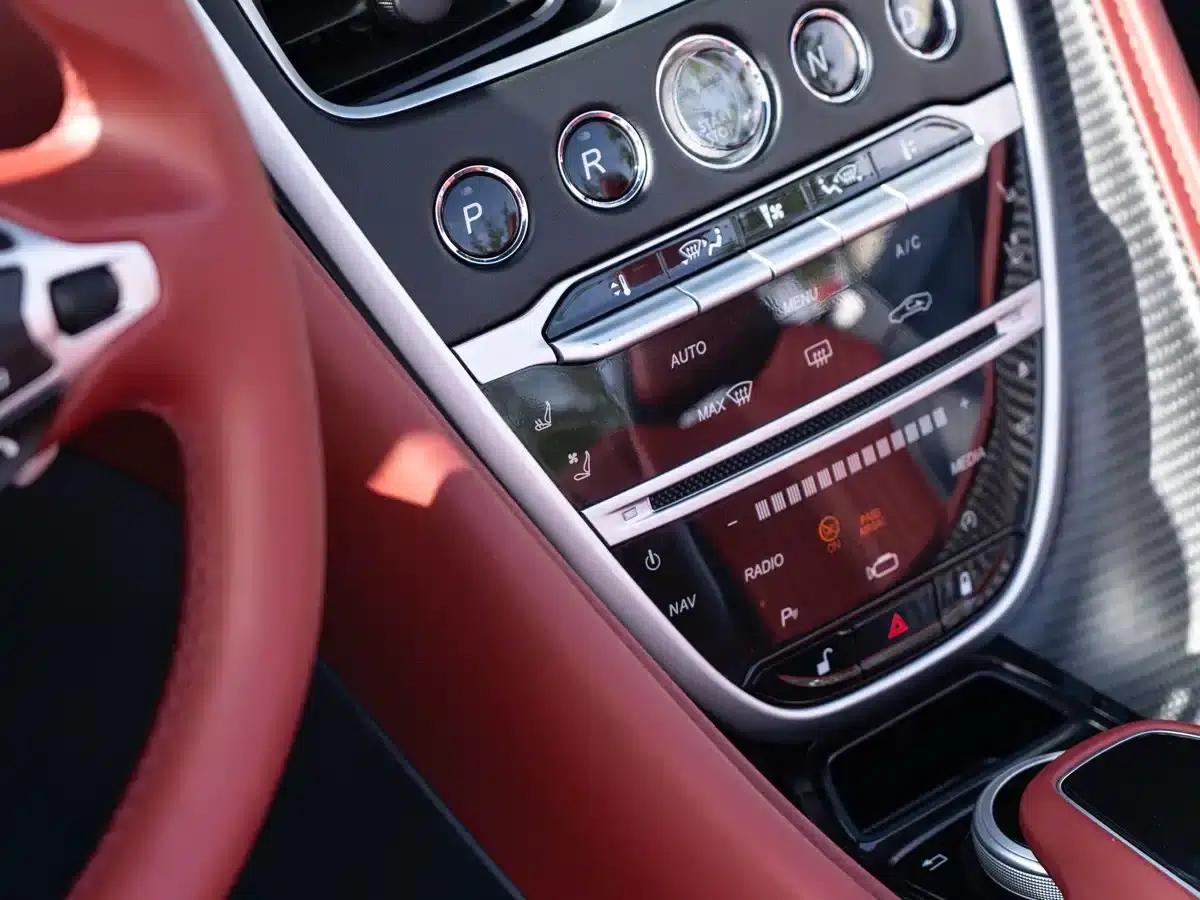Aston Martin DB11 2019 4.0T V8 Volante — миниатюра 14