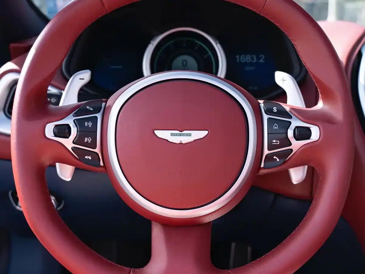 Aston Martin DB11 2019 4.0T V8 Volante — миниатюра 17