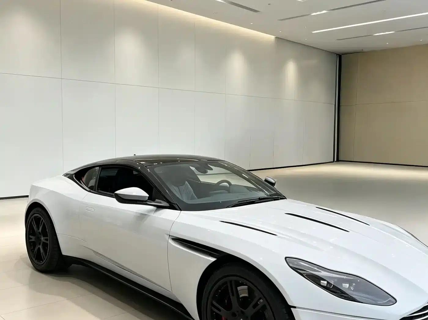 Aston Martin DB11 2016 5.2T First Edition — миниатюра 1