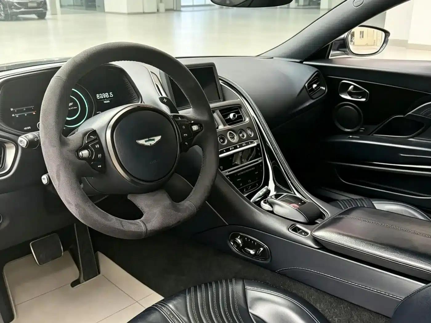 Aston Martin DB11 2016 5.2T First Edition — миниатюра 5