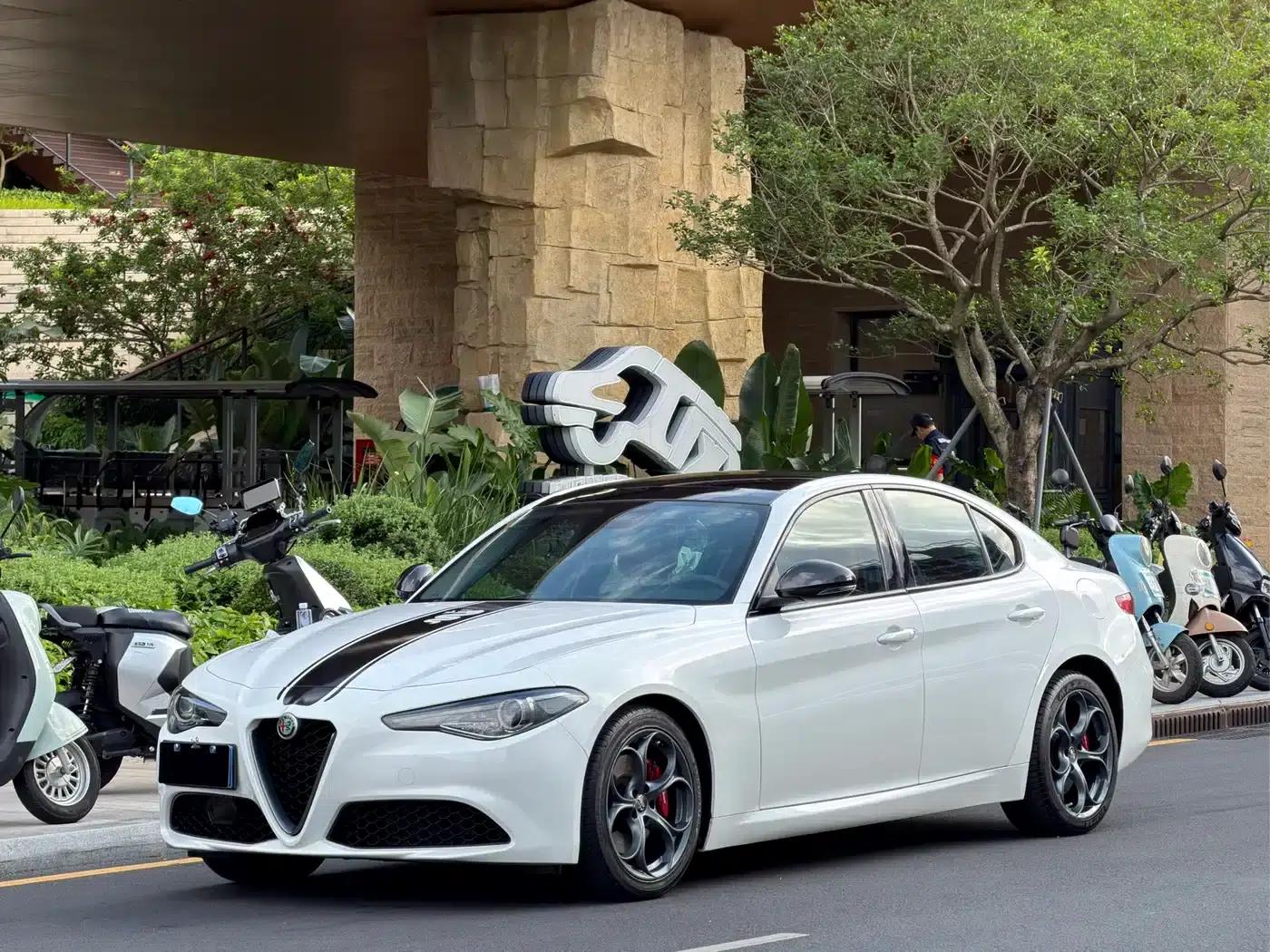 Giulia Juliet 2019 2.0T 280HP Black Package Limited Edition — миниатюра 1