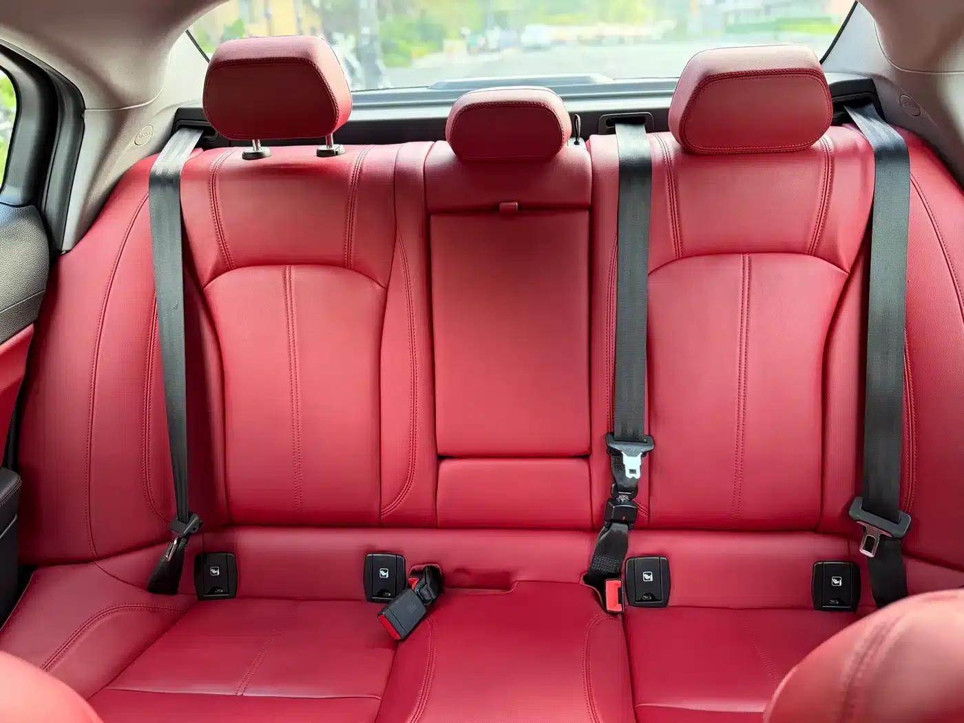 Giulia Juliet 2019 2.0T 280HP Black Package Limited Edition — миниатюра 11
