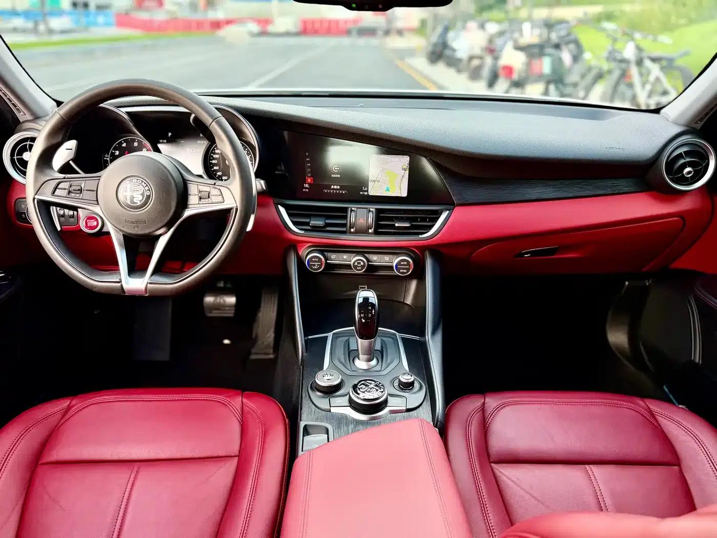 Giulia Juliet 2019 2.0T 280HP Black Package Limited Edition — миниатюра 13