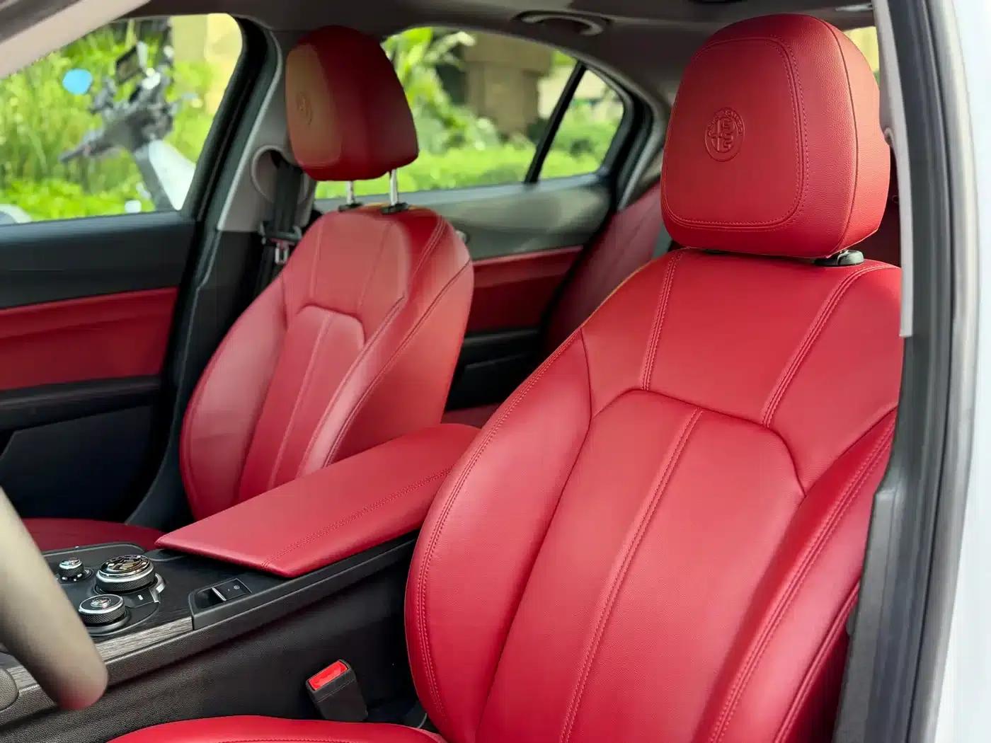 Giulia Juliet 2019 2.0T 280HP Black Package Limited Edition — миниатюра 14