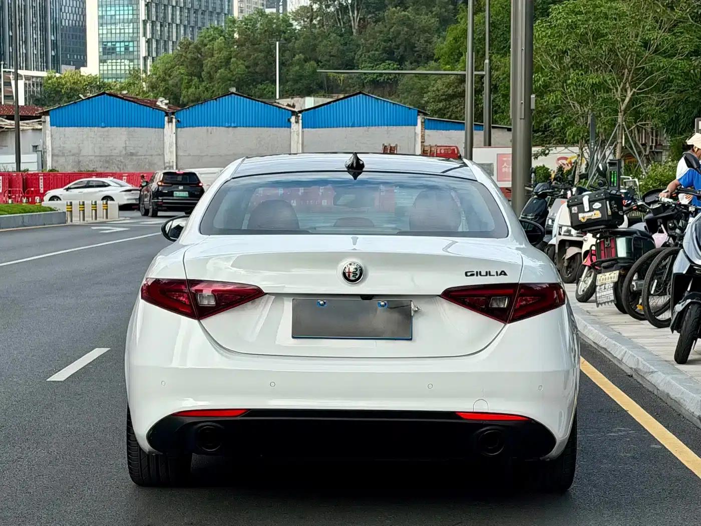 Giulia Juliet 2019 2.0T 280HP Black Package Limited Edition — миниатюра 3