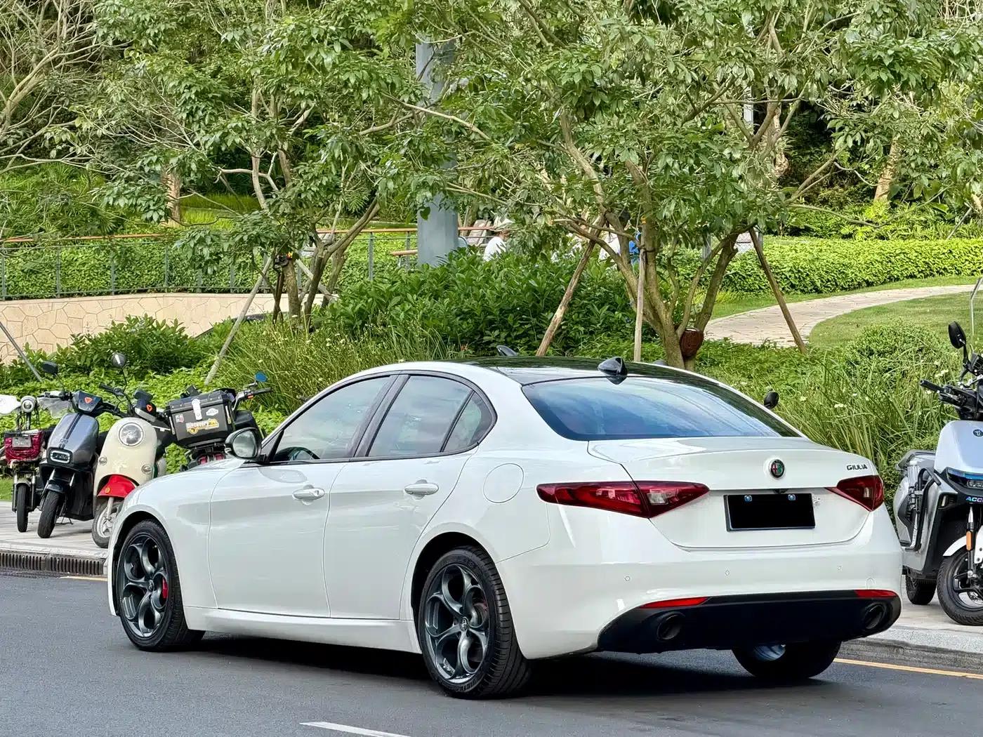 Giulia Juliet 2019 2.0T 280HP Black Package Limited Edition — миниатюра 4