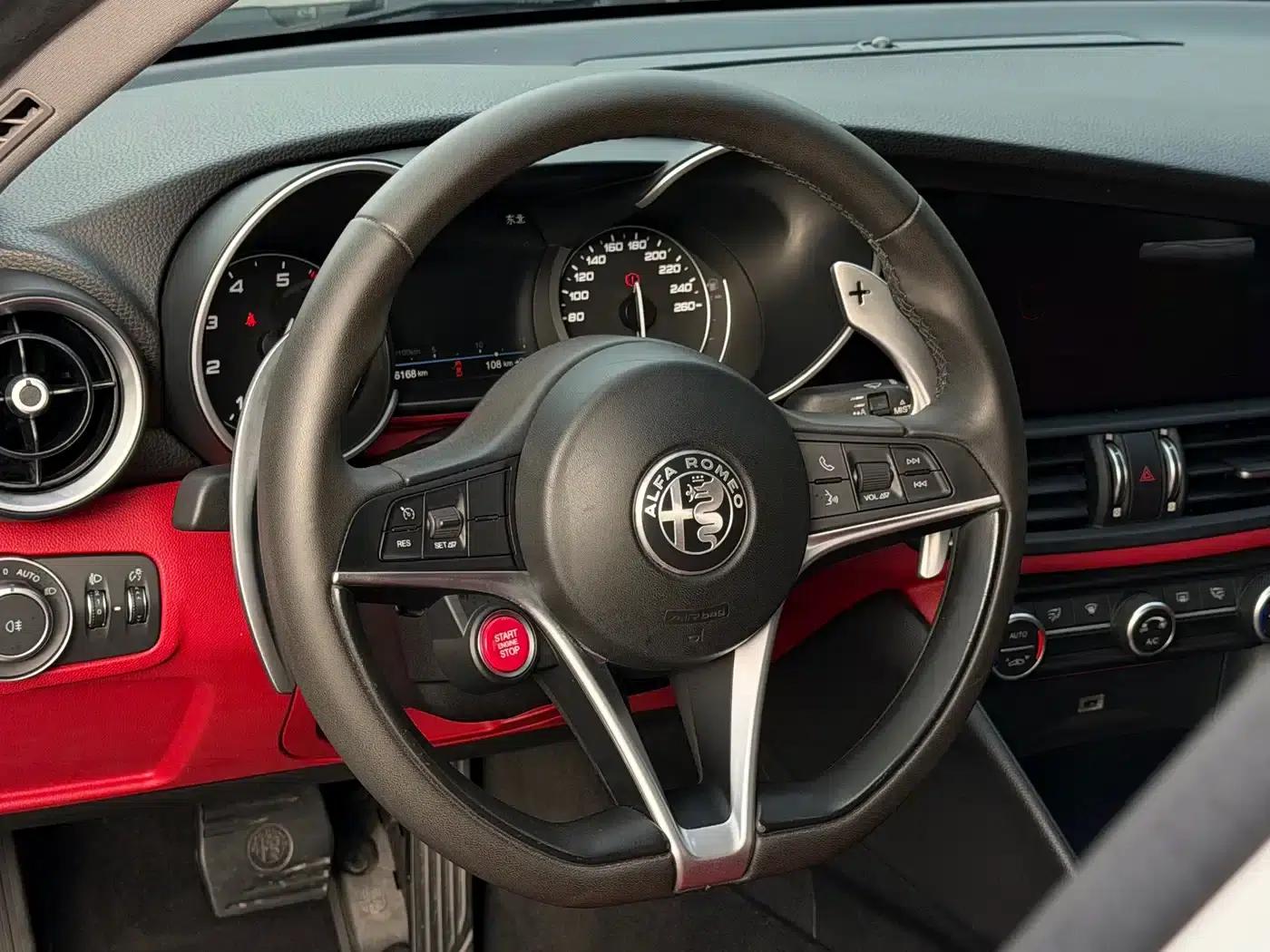 Giulia Juliet 2019 2.0T 280HP Black Package Limited Edition — миниатюра 5