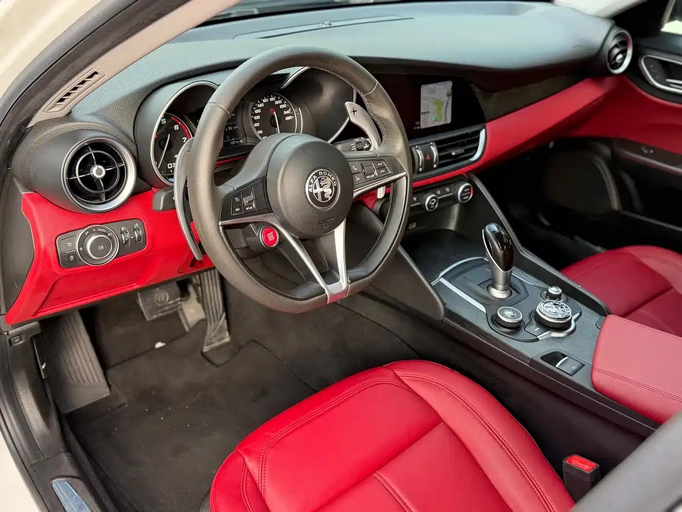 Giulia Juliet 2019 2.0T 280HP Black Package Limited Edition — миниатюра 6
