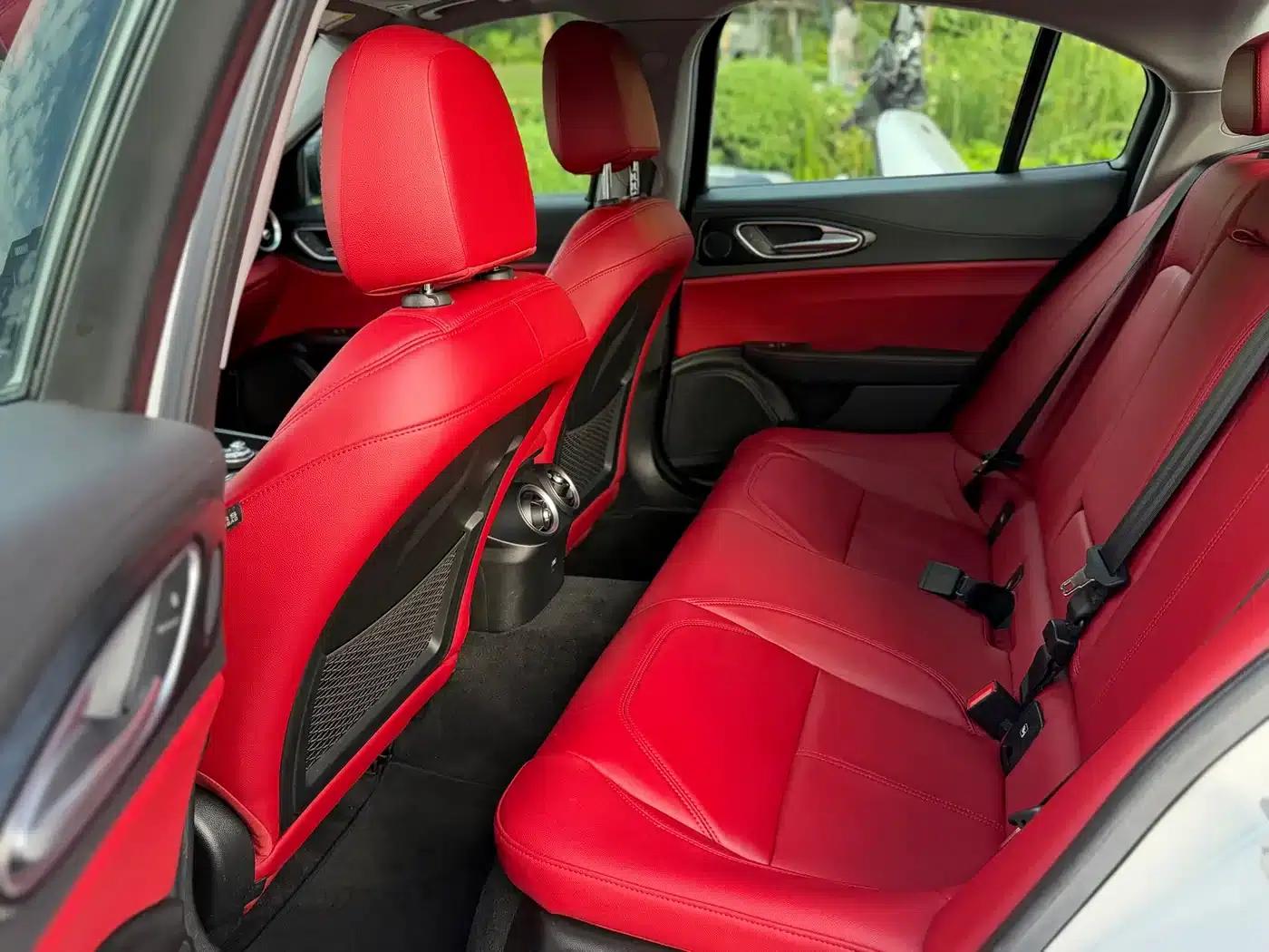 Giulia Juliet 2019 2.0T 280HP Black Package Limited Edition — миниатюра 9