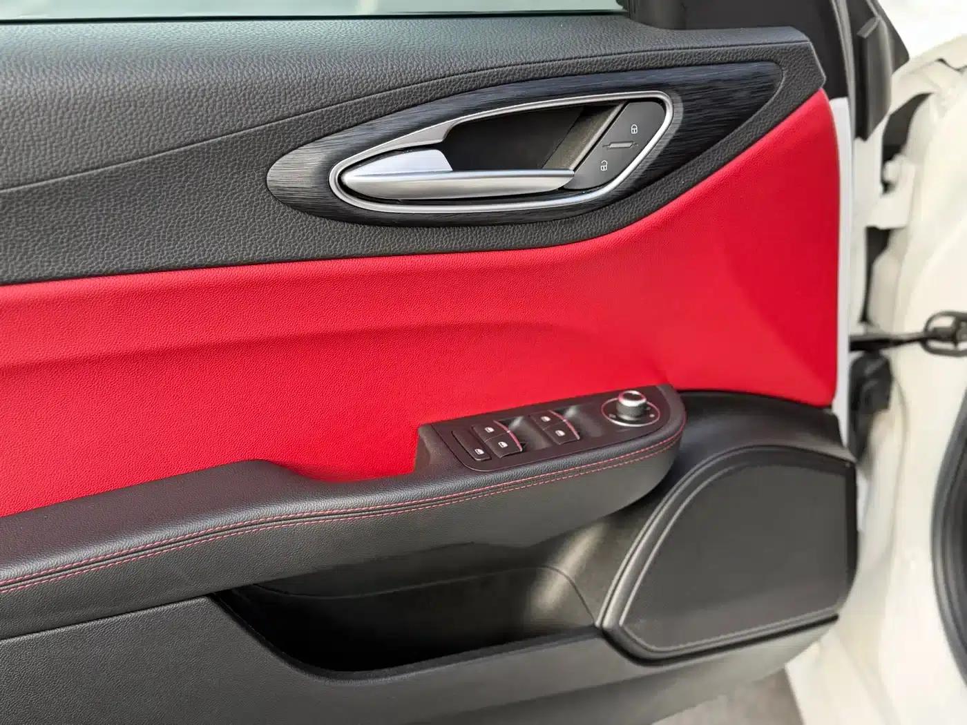 Giulia Juliet 2019 2.0T 280HP Black Package Limited Edition — миниатюра 10