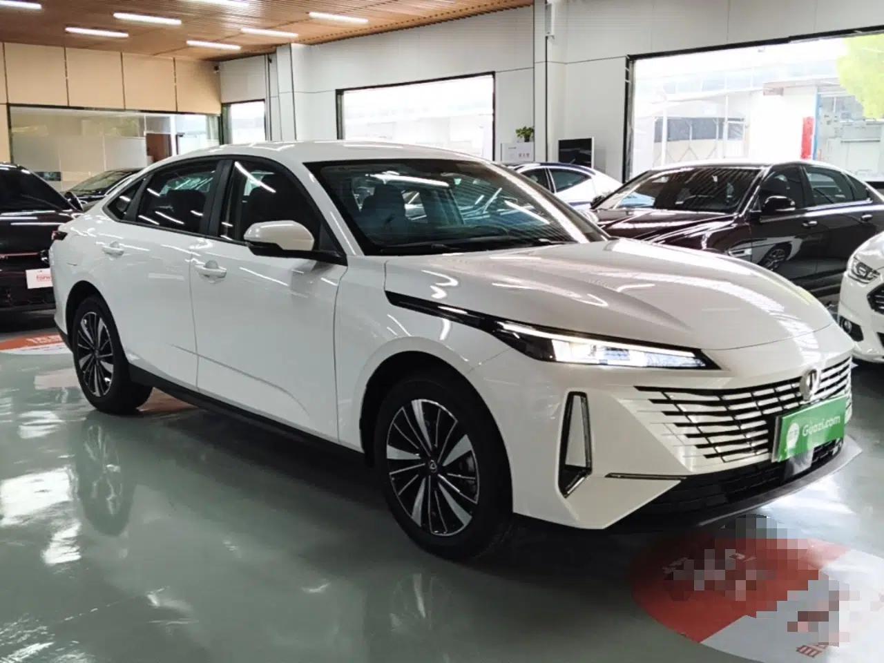 CHANGAN Eado PHEV 2025 Smart New Blue Whale 145KM High-Energy Edition — миниатюра 6
