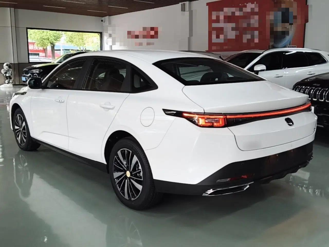 CHANGAN Eado PHEV 2025 Smart New Blue Whale 145KM High-Energy Edition — миниатюра 7
