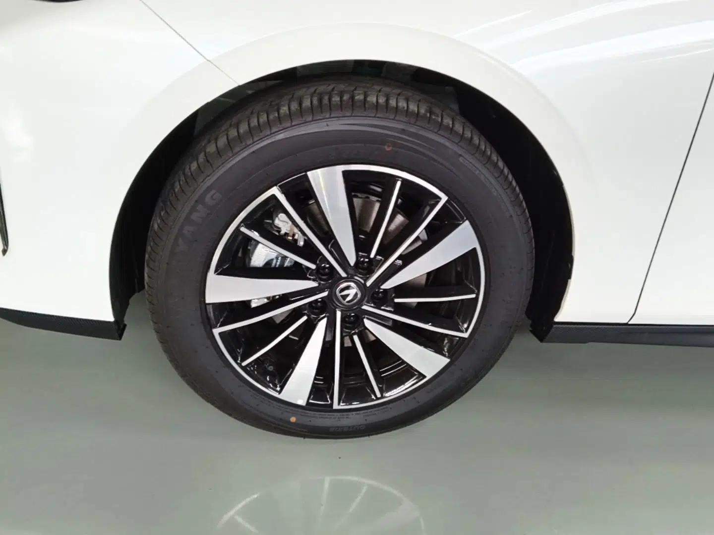CHANGAN Eado PHEV 2025 Smart New Blue Whale 145KM High-Energy Edition — миниатюра 9