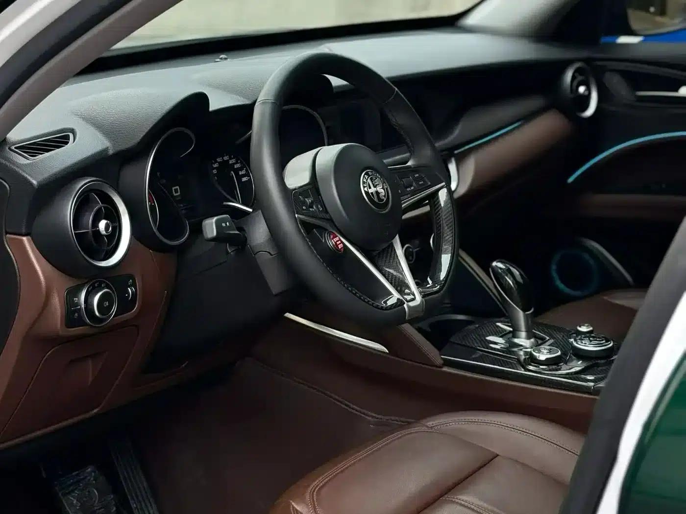 2017 Stelvio 2.0T 200HP Elite Edition — миниатюра 4
