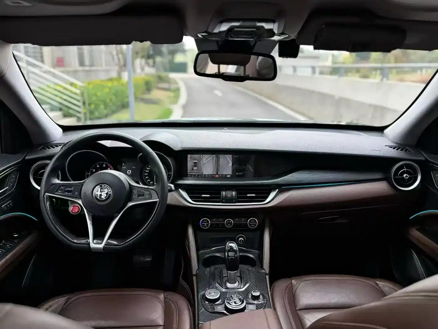 2017 Stelvio 2.0T 200HP Elite Edition — миниатюра 7