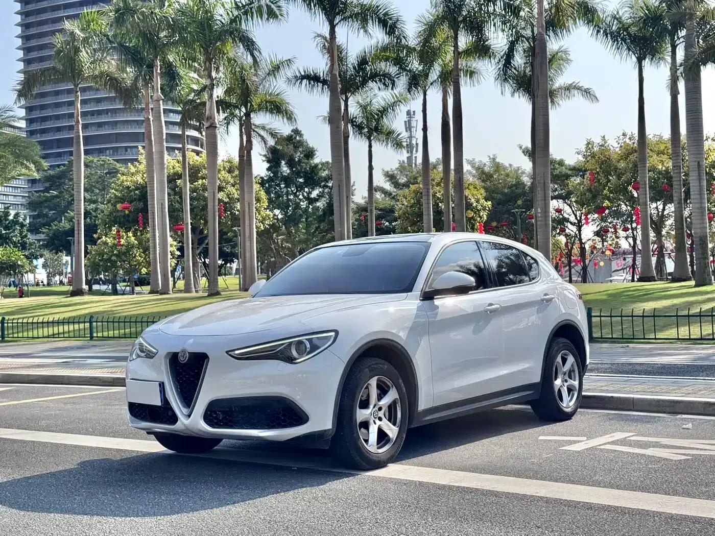 2017 Stelvio 2.0T 200HP Elite Edition — миниатюра 1