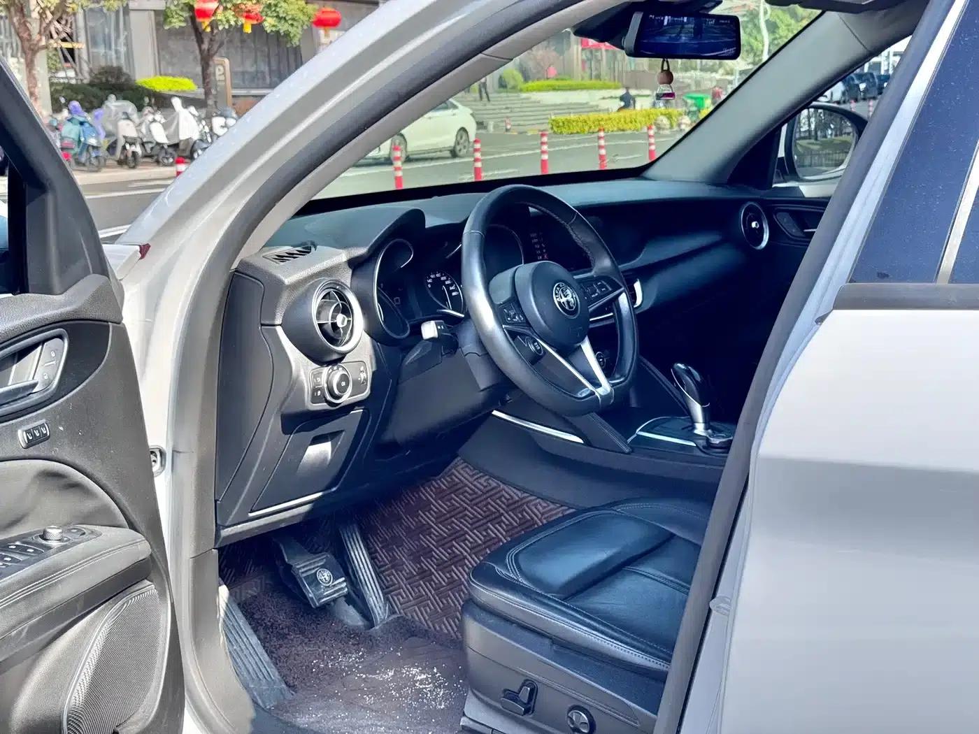 2017 Stelvio 2.0T 200HP Elite Edition — миниатюра 4