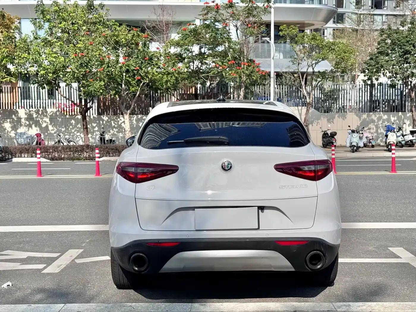 2017 Stelvio 2.0T 200HP Elite Edition — миниатюра 9