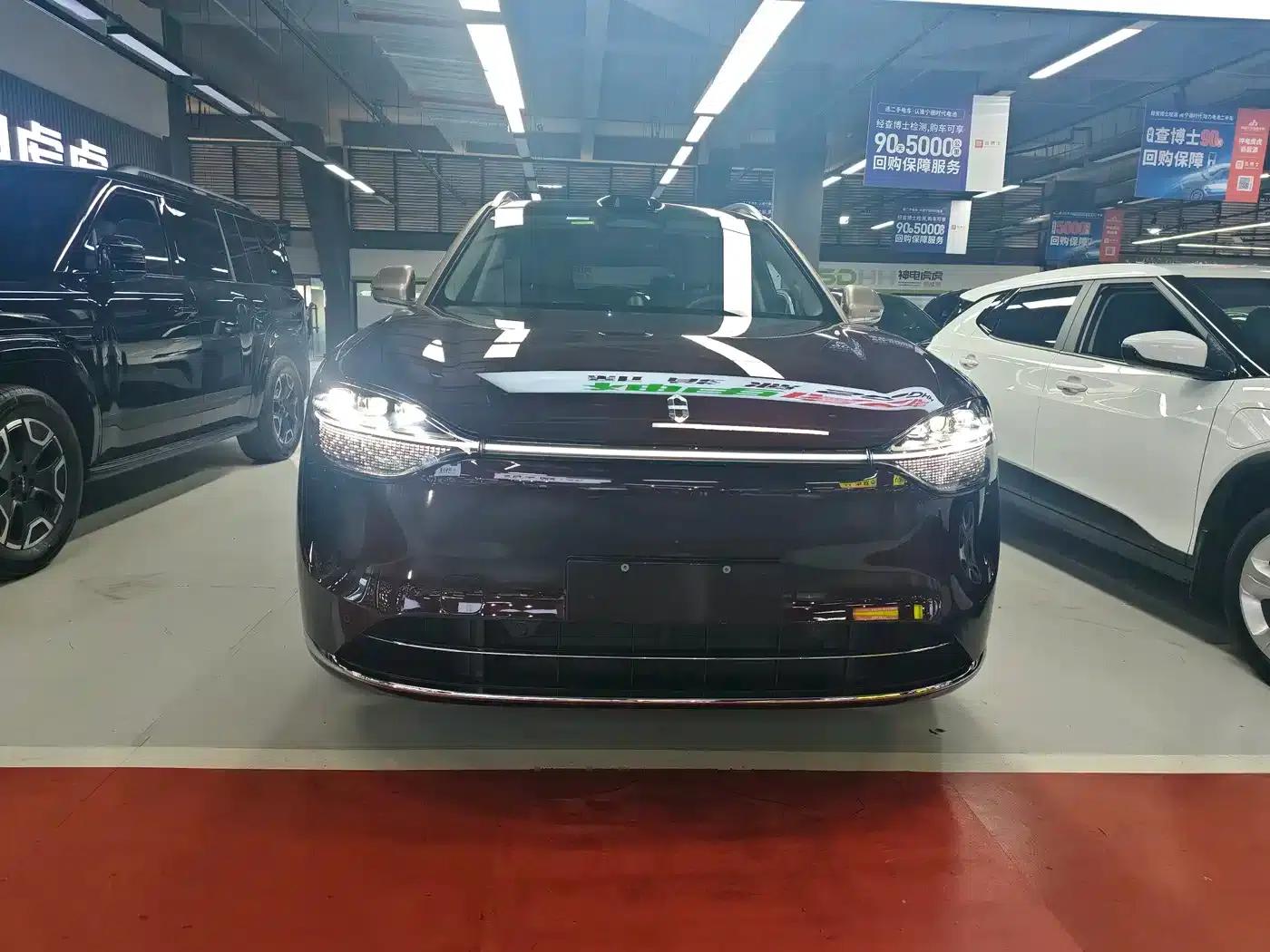 Wenjie M9 2025 Extended Range Max Edition (52kWh, 5-seater, 192-line LiDAR) — миниатюра 2