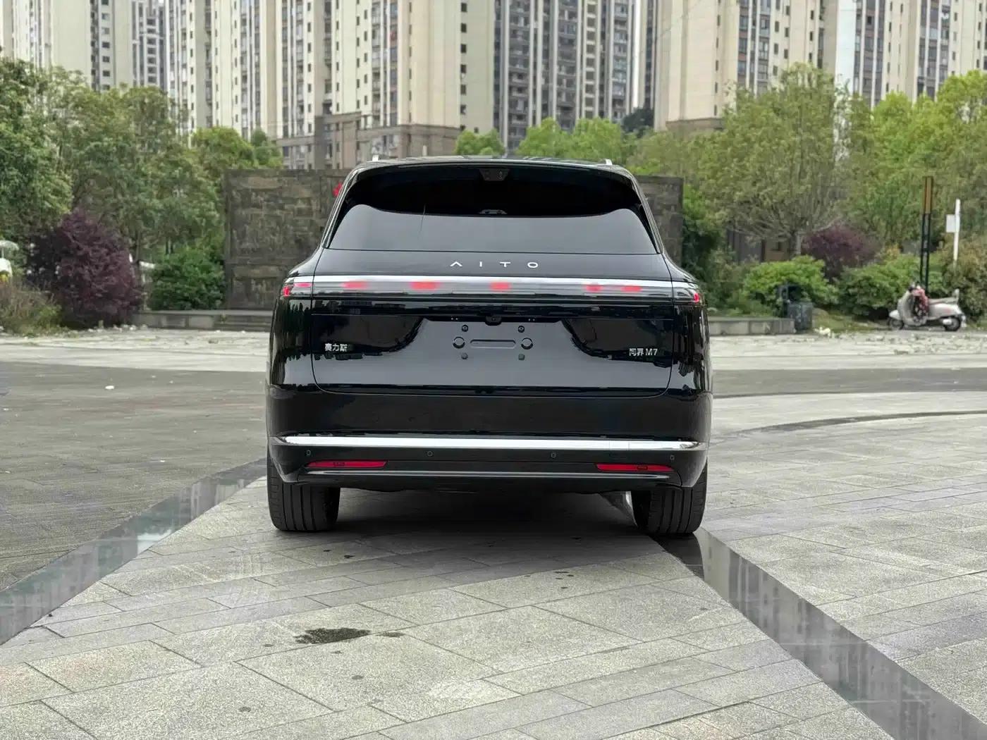 Wenjie M7 2026 Model Extended Range Max Version (6 Seats, 192-line LiDAR) — миниатюра 6