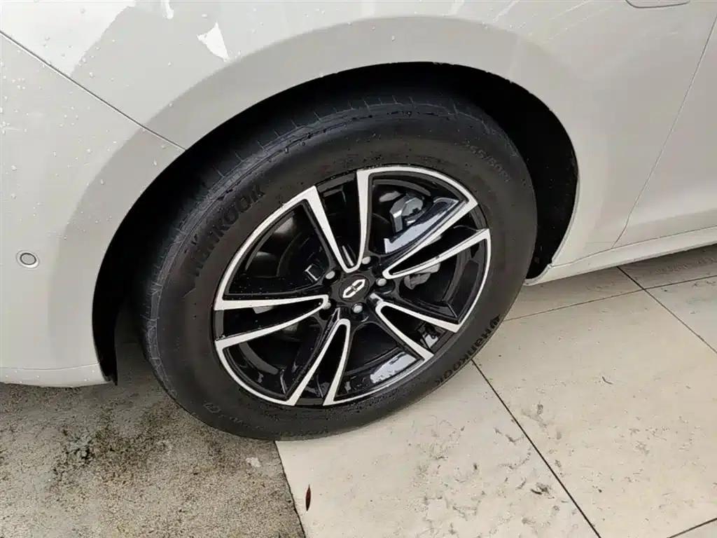 Wenjie M5 2025 Extended Range Ultra Rear-Wheel Drive Version — миниатюра 23