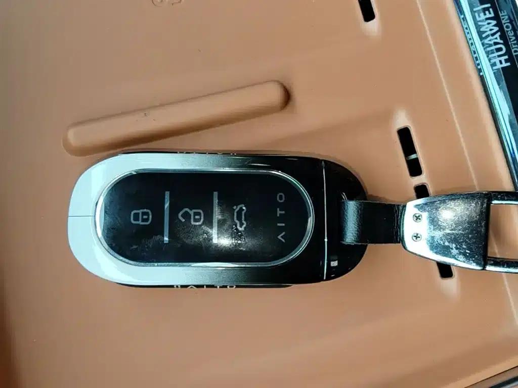 Wenjie M5 2025 Extended Range Ultra Rear-Wheel Drive Version — миниатюра 9