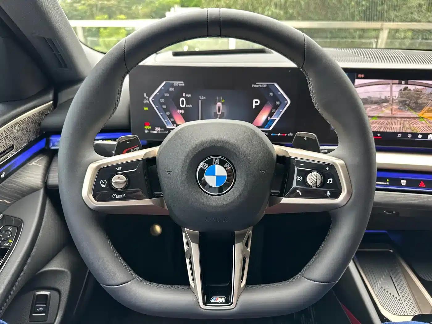 2025 BMW 5 Series 530Li Luxury M Sport Package — миниатюра 11