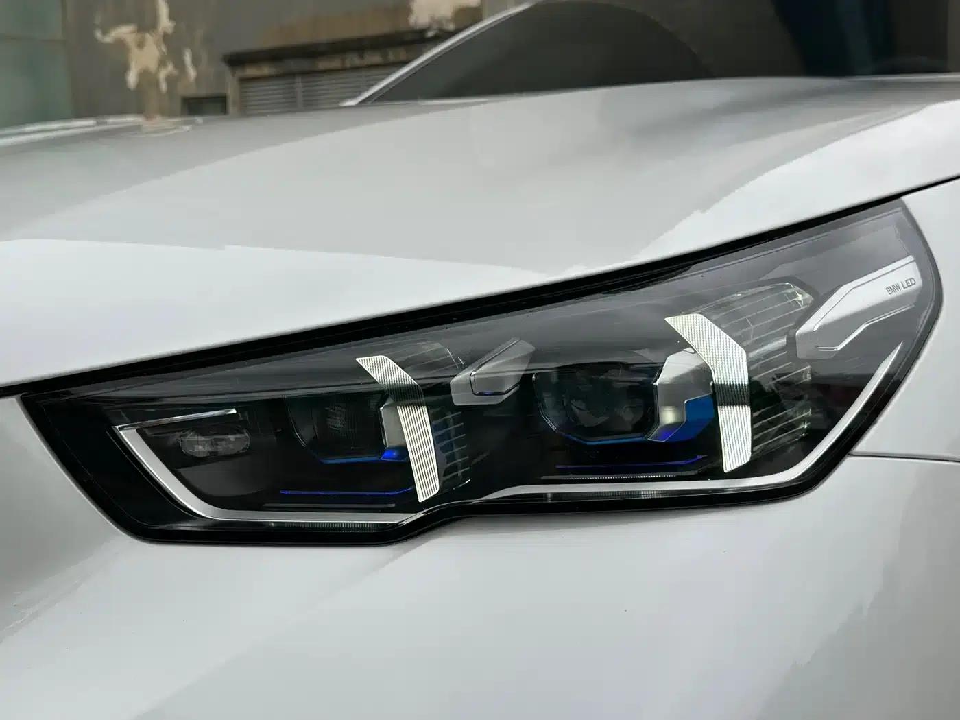 2025 BMW 5 Series 530Li Luxury M Sport Package — миниатюра 13